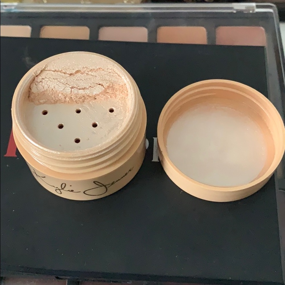 Kylie Santorini Loose Powder